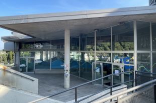 La piscina municipal de l'Escala tanca per la renúncia de la concessionària