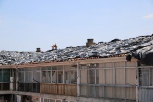 Un bloc de la Bisbal demandarà l'asseguradora per no reparar els desperfectes de la pedregada