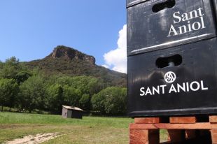 Entitats ecologistes critiquen el pla d'expansió de l'embotelladora de Sant Aniol