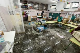 La tempesta inunda el gimnàs i una aula de l'escola Verd de Girona
