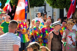 Girona penjarà per primer cop la bandera LGTBI+ a la façana de l'Ajuntament