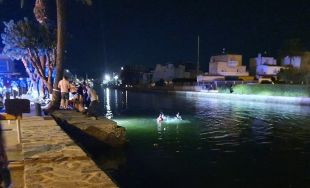 Un mort i sis ferits en caure dos cotxes dins un canal a Empuriabrava