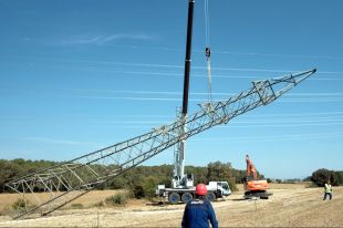 Red Eléctrica desmantella les torres de la línia de 132 kV entre Juià i Santa Llogaia