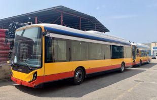 Girona incorpora els dos primers busos elèctrics a la flota de transport municipal