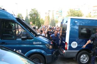 Ampli desplegament policial davant la presència d'Ignacio Garriga (Vox) a Girona
