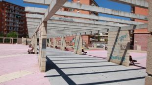 Figueres tanca a les nits la plaça Nova Icària davant les queixes veïnals per incivisme