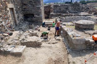 Descobreixen a la Ciutadella de Roses una necròpolis infantil dels segles IV i V 