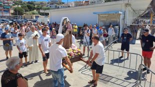 Sant Feliu celebra la tradicional processó marítima de la Mare de Déu del Carme