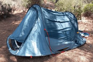 Denunciat per pescar sense llicència, fer foc en terreny forestal i acampar a cala Jóncols