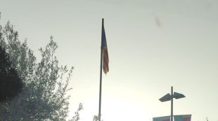 La Junta Electoral obliga a retirar una estelada de l'entrada de Cadaqués pel 23-J
