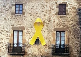 Les JEZ obliguen a retirar simbologia independentista a quatre municipis gironins
