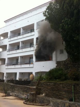 Un incendi a l'hotel Rocamar de Cadaqués obliga a desallotjar 150 persones