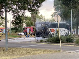S'incendia un autobús de línia regular a Salt