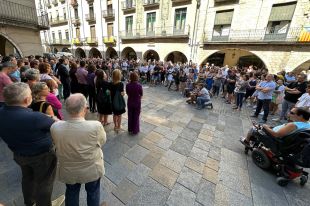 300 persones es concentren a Girona en rebuig al crim masclista d'ahir a la tarda