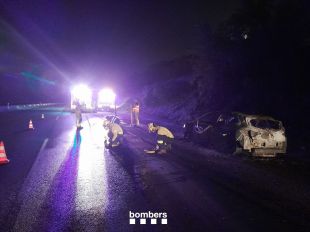 Un cotxe s'incendia a l'AP-7 a Vilafant i afecta els marges de la carretera