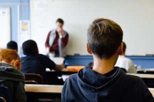 El TSJC obliga una escola de Girona a impartir una assignatura troncal en castellà