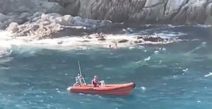 Rescaten tres persones atrapades a l'aigua en una zona de roques a Blanes