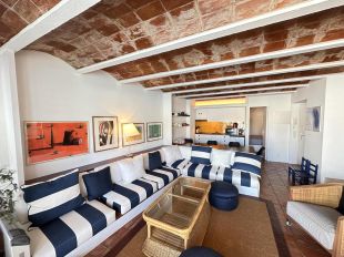 La patronal d'apartaments turístics denuncia que Cadaqués busca prohibir-los