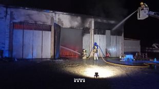 Un incendi crema una nau a Torroella de Montgrí i queda afectada estructuralment