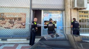 Un lladre lliga, agredeix i roba a una dona dins un local de massatges a Blanes