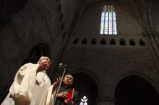 La façana nord de la Catedral de Girona ja llueix el vitrall abstracte de l'artista irlandès Sean Scully