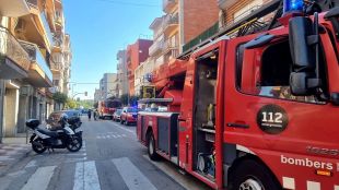 Rescaten una dona de 86 anys que havia quedat atrapada en un incendi al seu pis a Blanes