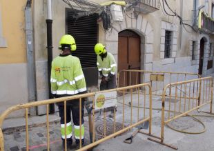 Comencen les obres per retirar els cables elèctrics de la façana del Modern de Girona