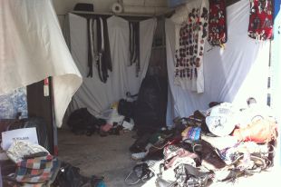 Comissen 250 quilos de material destinat al 'top manta' a Roses