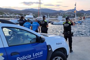 Rescaten a Llançà tres menors a la deriva que feien caiac i pàdel surf