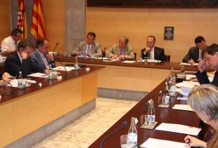 La Diputació estalviarà en quatre anys 2,5 milions d'euros en càrrecs de confiança i sous