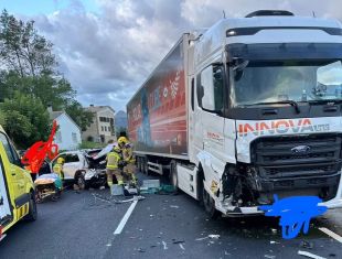 Un ferit menys greu en un xoc entre un turisme i un camió a les Preses
