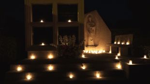 Figueres recupera les visites nocturnes al cementiri per Tots Sants