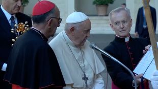 Omella es defensa dient que el text en castellà que va llegir el papa el va enviar Montserrat