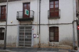 Castellfollit de la Roca, amb un 30% de gent gran, es queda sense farmàcia