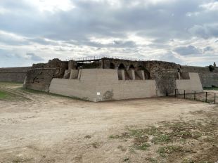 Roses acaba l’adequació de les muralles i el fossat del Baluard de Sant Andreu a la Ciutadella
