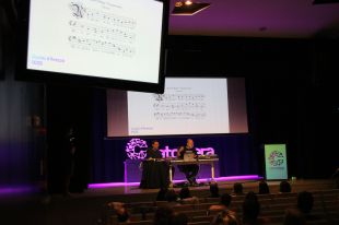 'Xuixos còsmics de Girona', la cançó creada amb intel·ligència artificial a la Catosfera