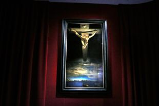 El Museu Dalí mostra ‘El Crist’ en una exposició ''única'' on dialoga amb ‘La cistella de pa”