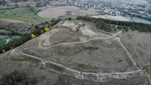 Preparen una nova fase d'excavacions i consolidació del castell de Llívia