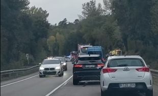Un xoc entre tres vehicles a la C-63 a Vidreres deixa tres ferits
