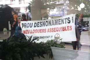 El Sindicat de l'Habitatge de Salt ocupa la seu la Generalitat a Girona
