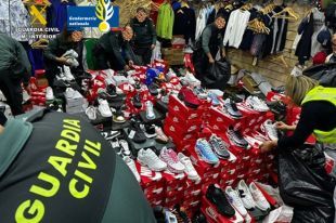 Intervenen gairebé 4.000 objectes falsificats en una operació al Pertús