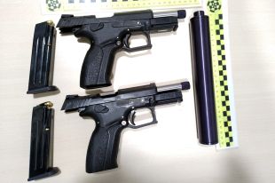 Enxampen a Caldes de Malavella un jove que duia dues pistoles amagades en una motxilla