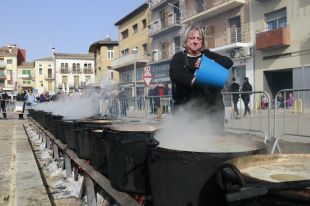 Fomenten el paper de la dona en la preparació d'escudelles, ranxos i altres sopes històriques