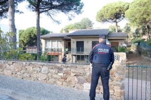 Un home rep els mossos a punta d'escopeta quan l'anaven a desnonar a Lloret