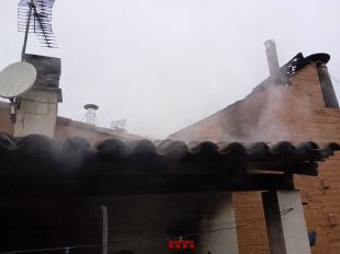 Un incendi a Llagostera afecta dues cases adjacents