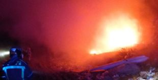 Uns 80 metres quadrats de deixalles autocombustionen a l'abocador de Lloret de Mar