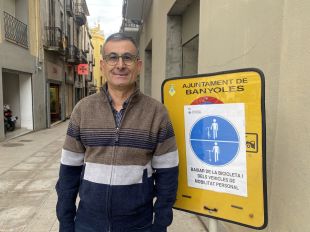 Prova pilot a Banyoles per limitar bicicletes i patinets elèctrics al mercat