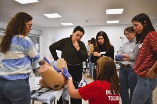 El Santa Caterina utilitza la simulació en tocúrgia avançada per perfeccionar l'assistència de parts complicats