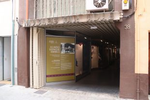 Deu despatxos d'arquitectes es disputen la reforma de l'edifici de Can Tarradas de Banyoles