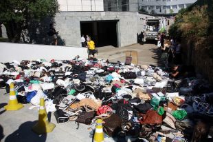 Els comerciants catalans inicien una campanya per conscienciar contra el 'top manta' a les platges 